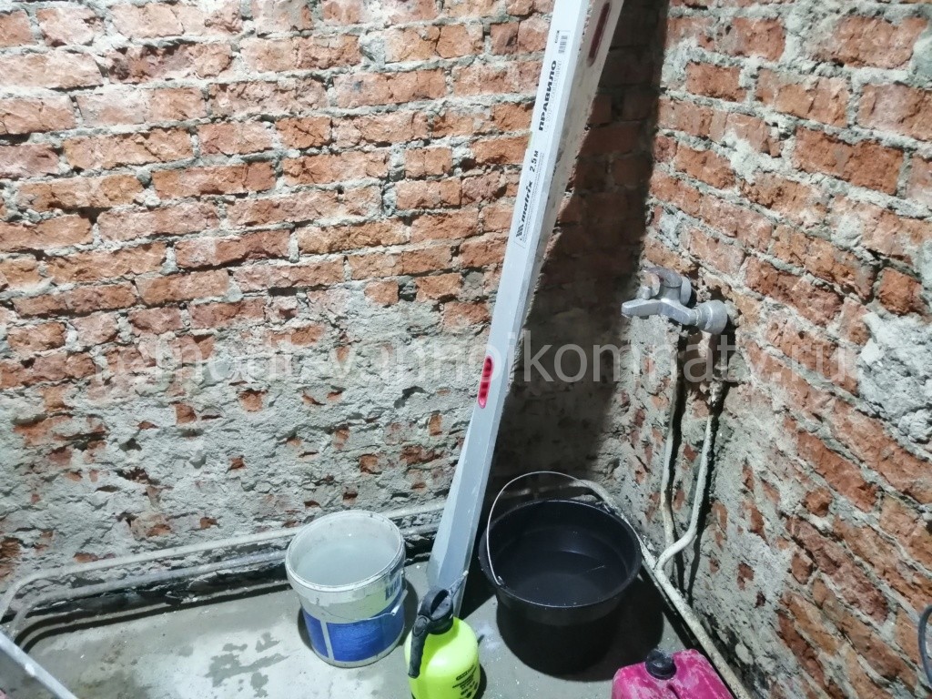 Процесс ремонта в ванной комнате в одной из квартир в подмосковье 